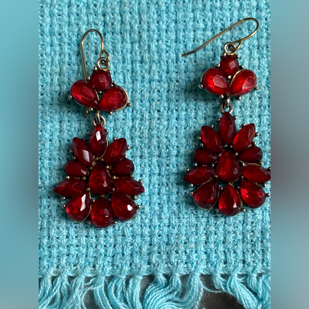 Elegant Red Crystal Drop Earrings - Picture 2 of 8